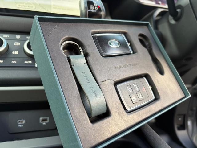 Land Rover Defender 110 Photo d9743c9e-95d2-4d37-9c3f-5defad156df6.jpg