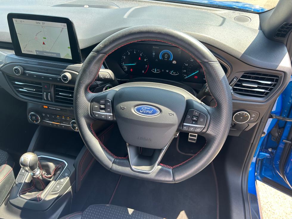 Ford Focus Photo d974d243-aaf1-4bce-802b-a46ba2a5a1ef.jpeg