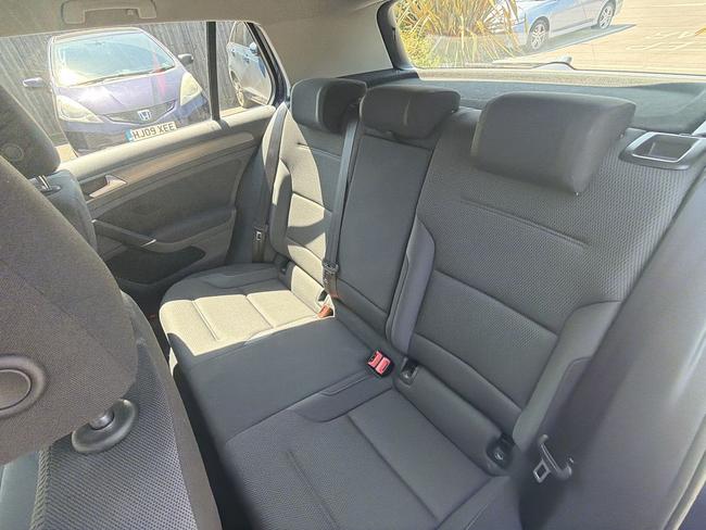 Volkswagen Golf Photo d9754231-ccf2-444e-8372-ee5cd6a93e66.jpg
