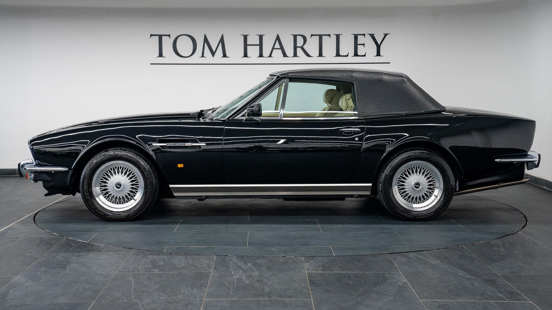 Aston Martin V8 Photo d9b1edbd-ce19-436a-9530-3ffde0b1634b.jpg