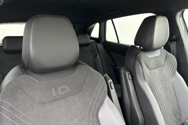 VOLKSWAGEN ID.4 Photo 29
