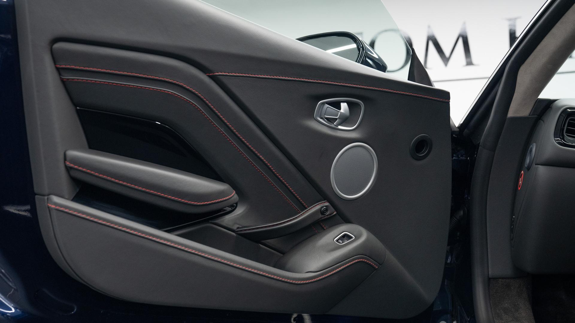 Aston Martin Vantage Photo d9d06128-a89a-4aa6-b6ed-a3df54255028.jpg