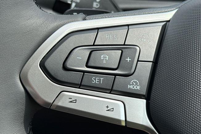 Volkswagen T-Roc Photo 16