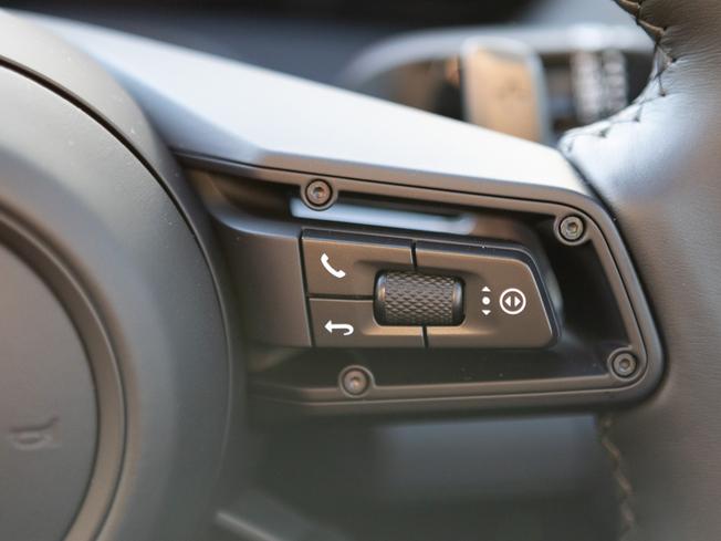 PORSCHE Panamera Photo 25