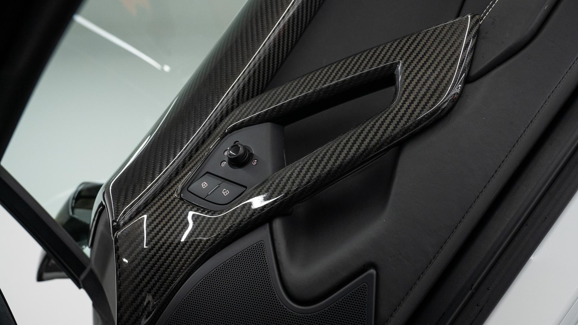 LAMBORGHINI Aventador Photo d9e67fe9-6b53-49c0-bd3d-f2579e4d23e3.jpg