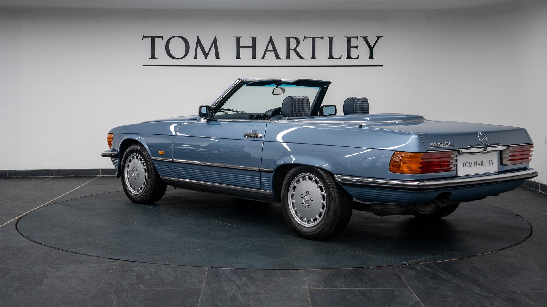 Mercedes-Benz 300 Photo d9e83305-34d6-4490-872d-776732311bd0.jpg