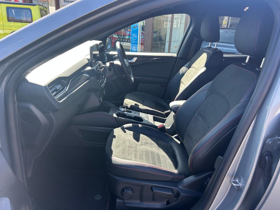 Ford Kuga Photo da239503-8e91-433c-b681-f1a5d0ecdd17.jpeg