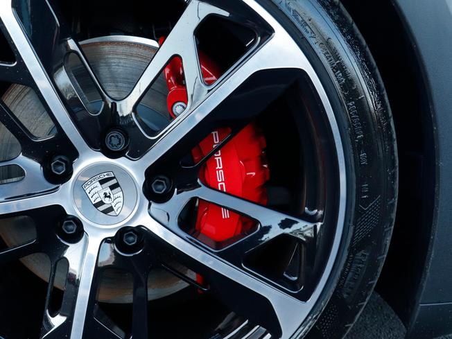 PORSCHE Taycan Photo 24
