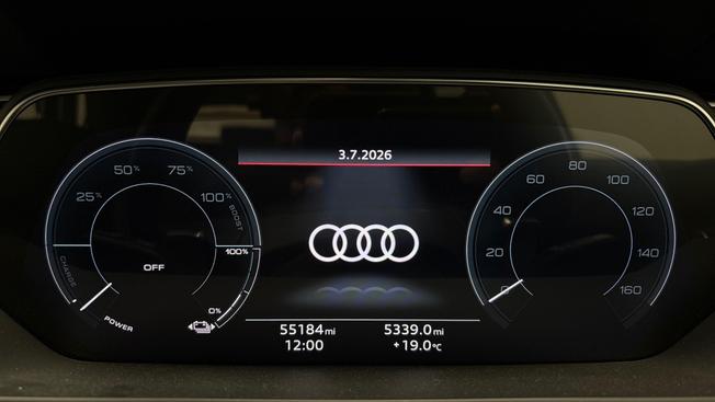 AUDI e-tron Photo 9