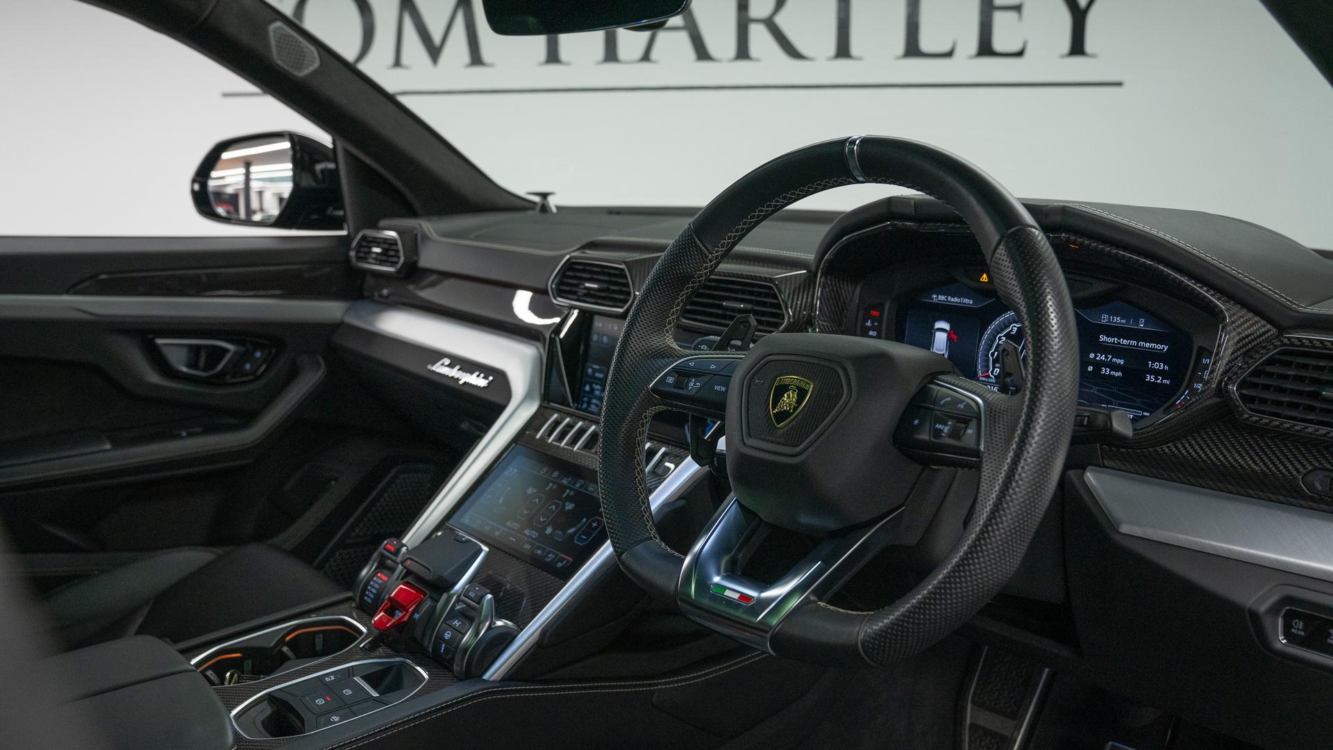 LAMBORGHINI Urus Photo da626fef-0918-4e98-9ba2-d75ae41caa72.jpg