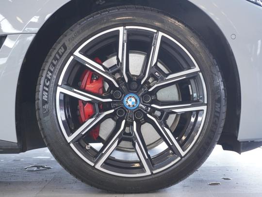 BMW i4 Photo da6d1c8e-ce38-42c6-adcf-a699912a24e6.jpg