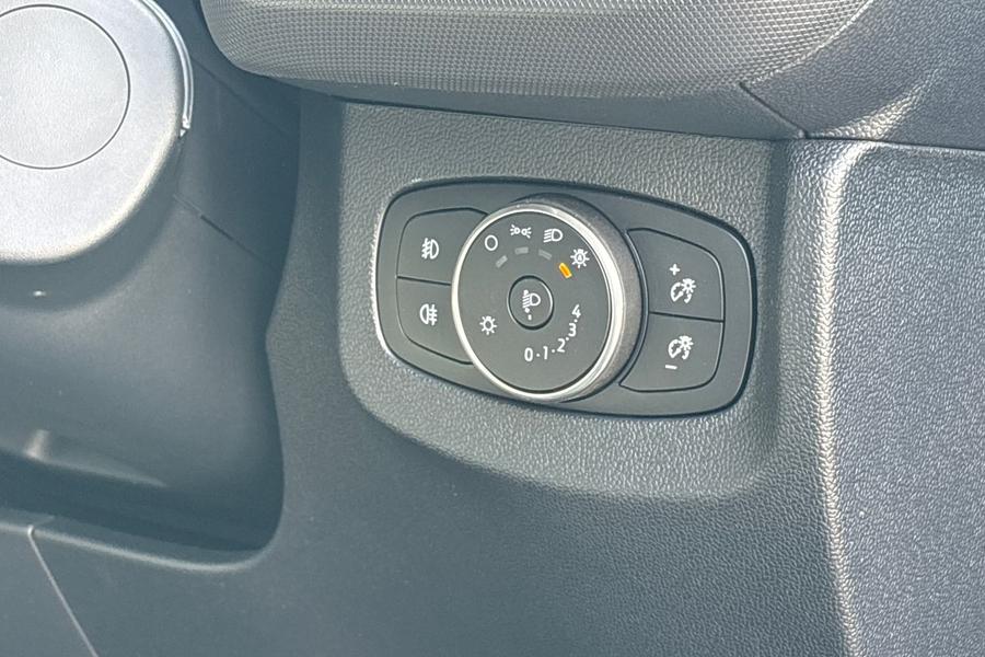 Ford E-TRANSIT COURIER Photo da95985a-3829-4a0f-b7b4-5216f1163f0e.jpg