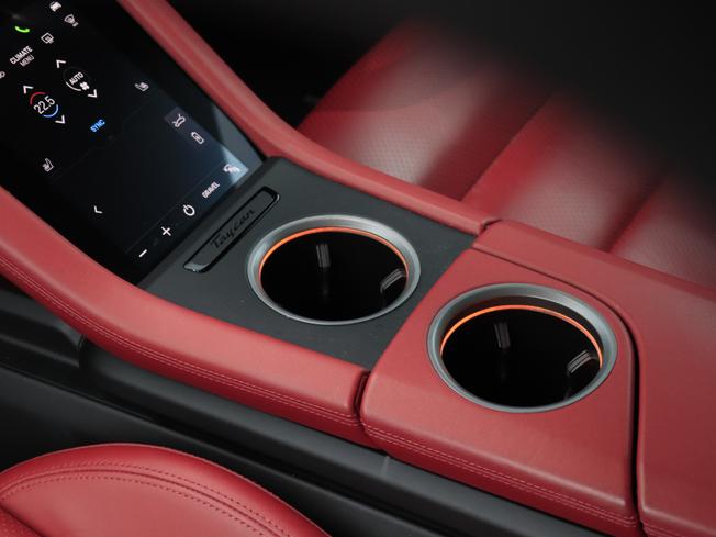 PORSCHE Taycan Photo 20