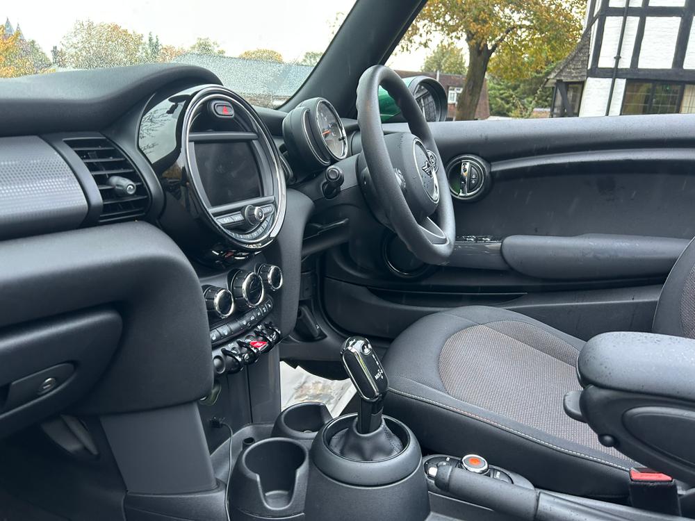 Used MINI Convertible GJ21ULV 28