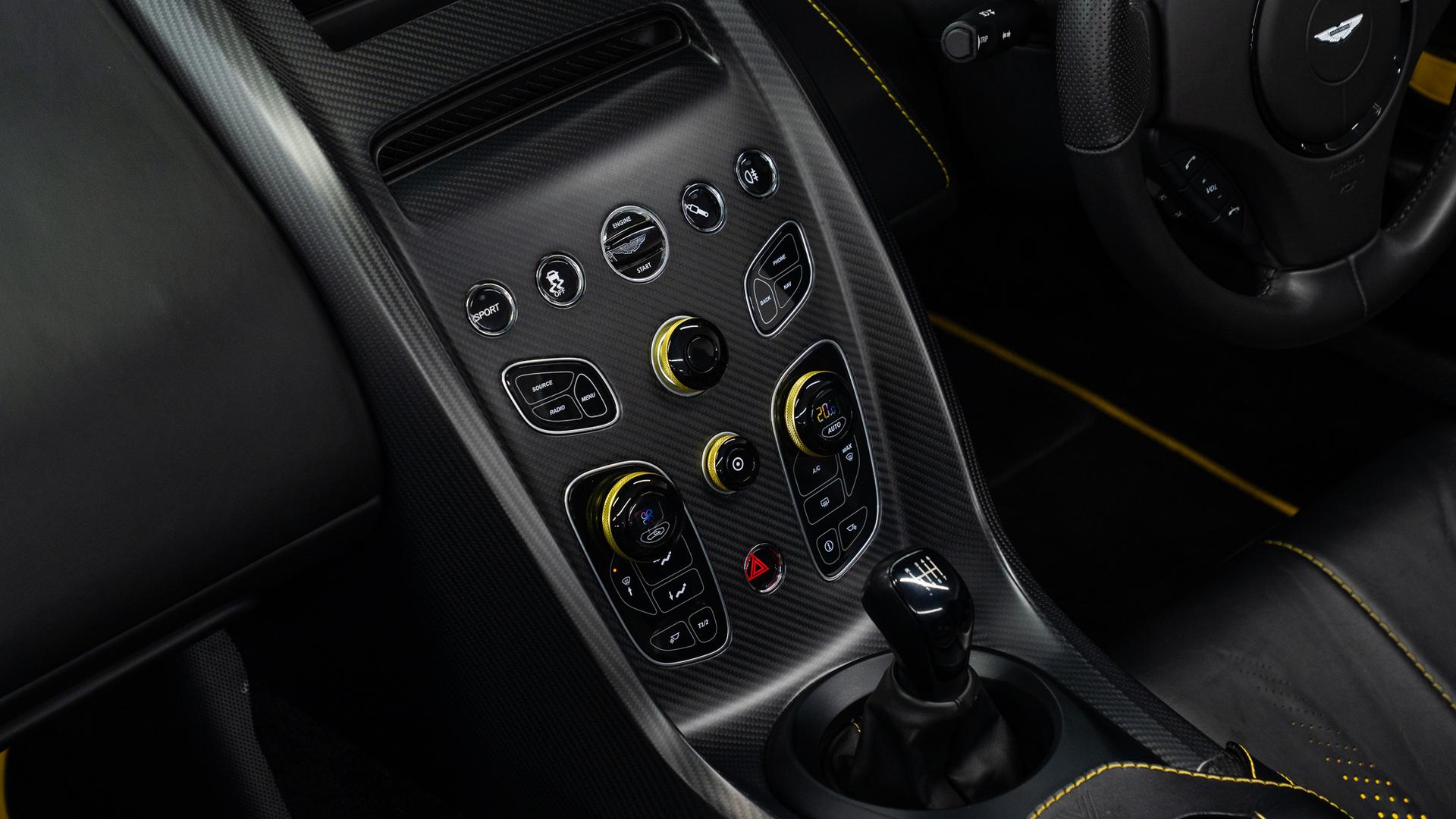 Aston Martin Vantage Photo da9dbde3-085f-42f1-abdc-bb955839ef0d.jpg