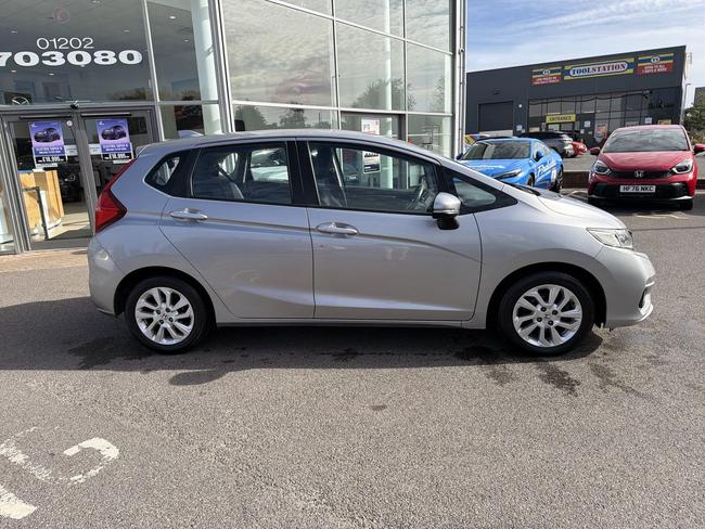 Honda Jazz Photo daf4709f-02ec-4253-ac5a-4d510c34b531.jpg