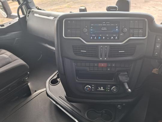 Iveco S-WAY Photo