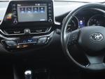 Toyota C-HR Photo 13