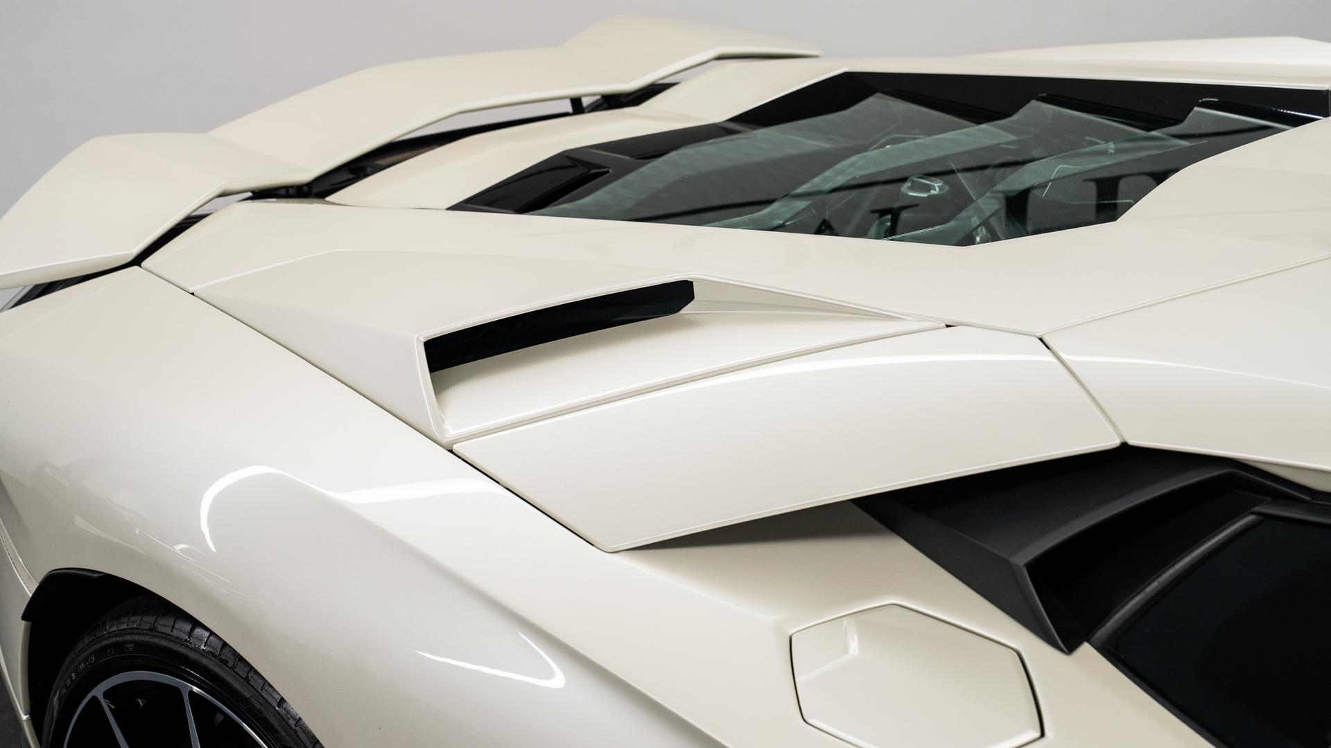 LAMBORGHINI Aventador Photo db111b82-9aaa-45ea-b7e5-7d311125b10b.jpg