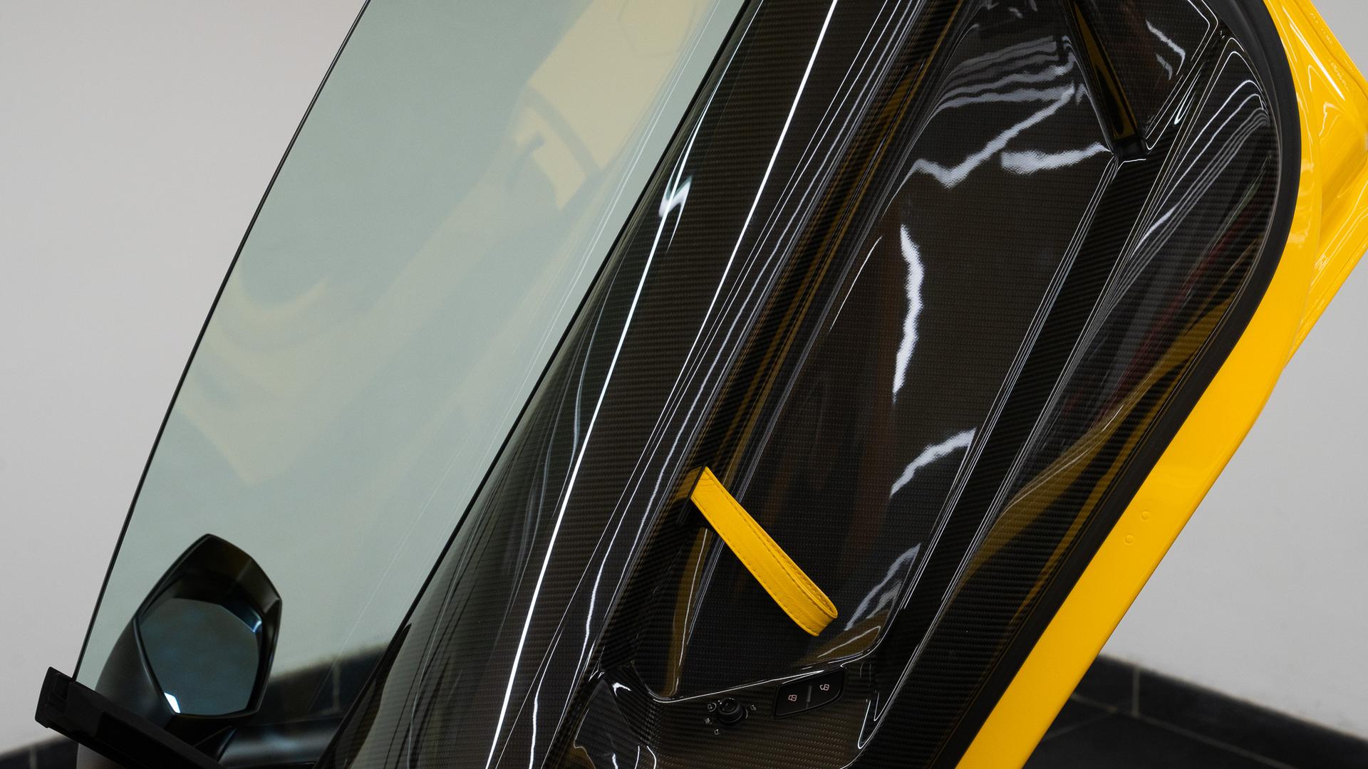 LAMBORGHINI Aventador Photo db31e9ec-fc38-46d3-a4f1-fa9be6a6a1a6.jpg