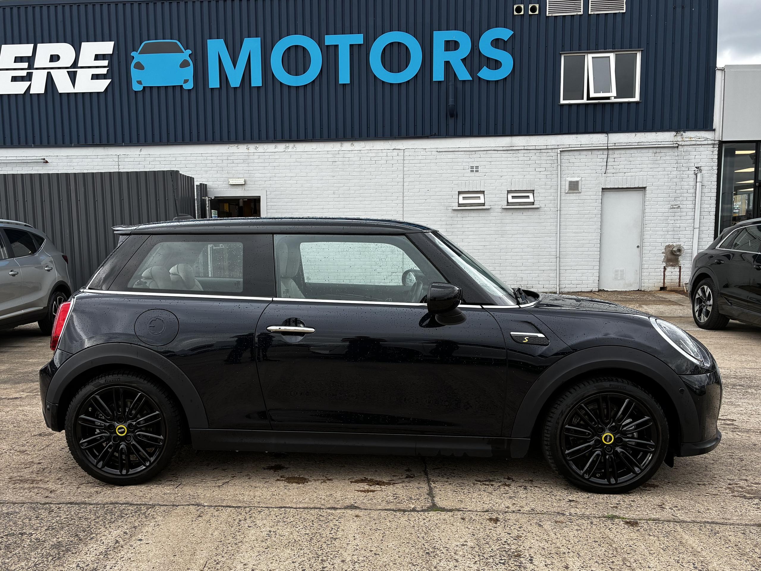 2022 MINI HATCHBACK 135kW Cooper S Level 3 33kWh 3dr Auto - vehicle photo 2 for sale on PureCar