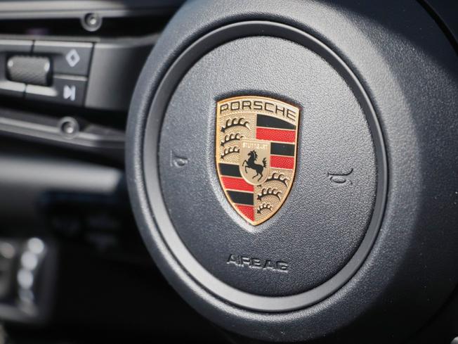 PORSCHE 911 Photo 33