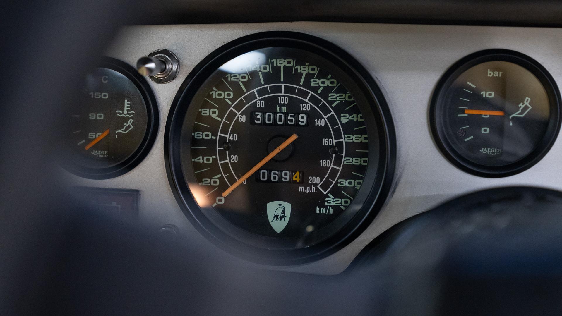 LAMBORGHINI Countach Photo db62bc27-0460-4dfe-8d02-371726c03ff6.jpg