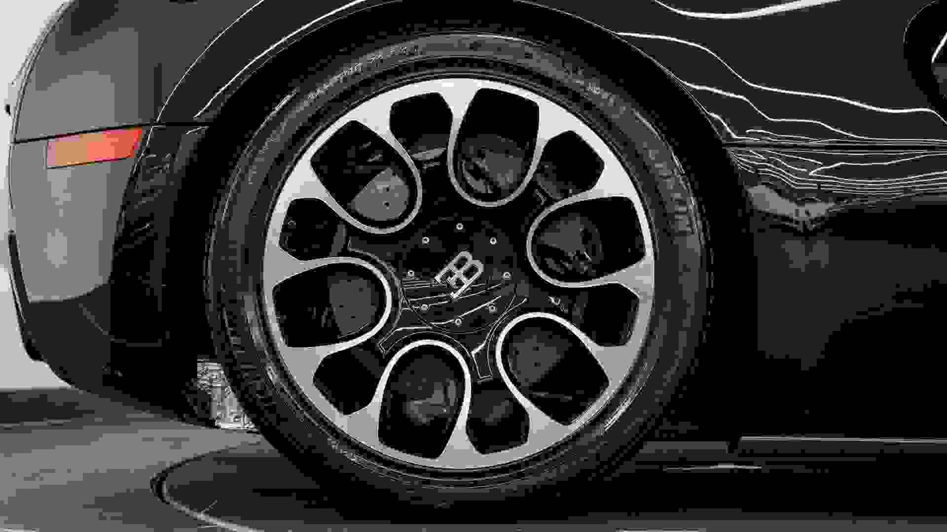 Bugatti Veyron Photo db66482d-8206-480f-bd26-d3fa0ca5c51e.jpg