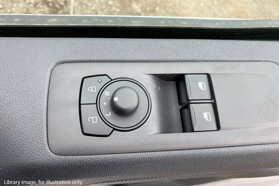 Ford TRANSIT CUSTOM Photo db690321-6d95-4a6d-9f28-ee3235f04d85.jpg