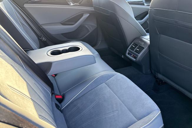 VOLKSWAGEN Passat Photo 33