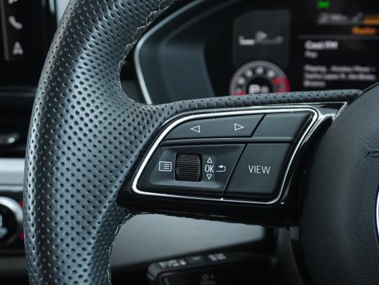 Audi A4 Avant Photo db953a3e-b1e8-4083-aa05-0d5ac107f39f.jpg