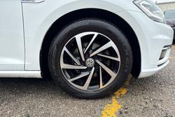 VOLKSWAGEN Golf Photo 5