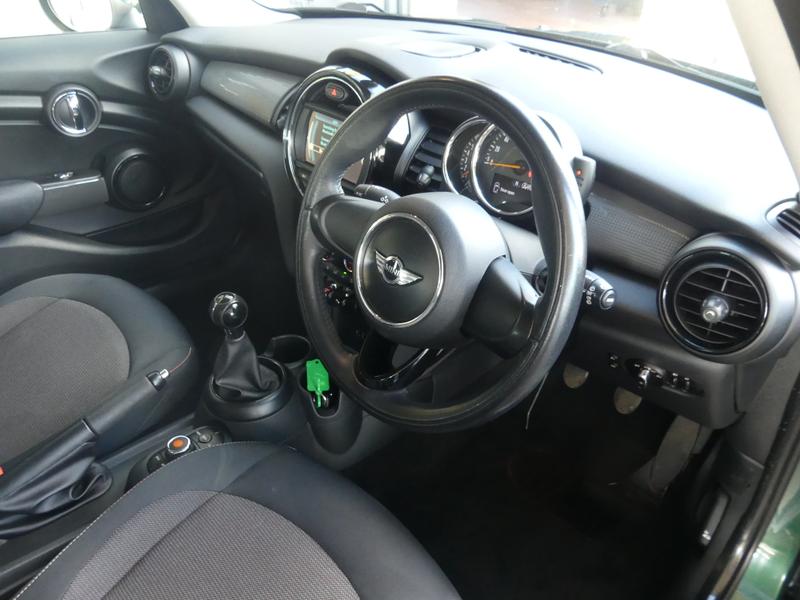 MINI Hatch Photo dbbe3bdb-7441-410f-befd-980a16c9cd02.jpg