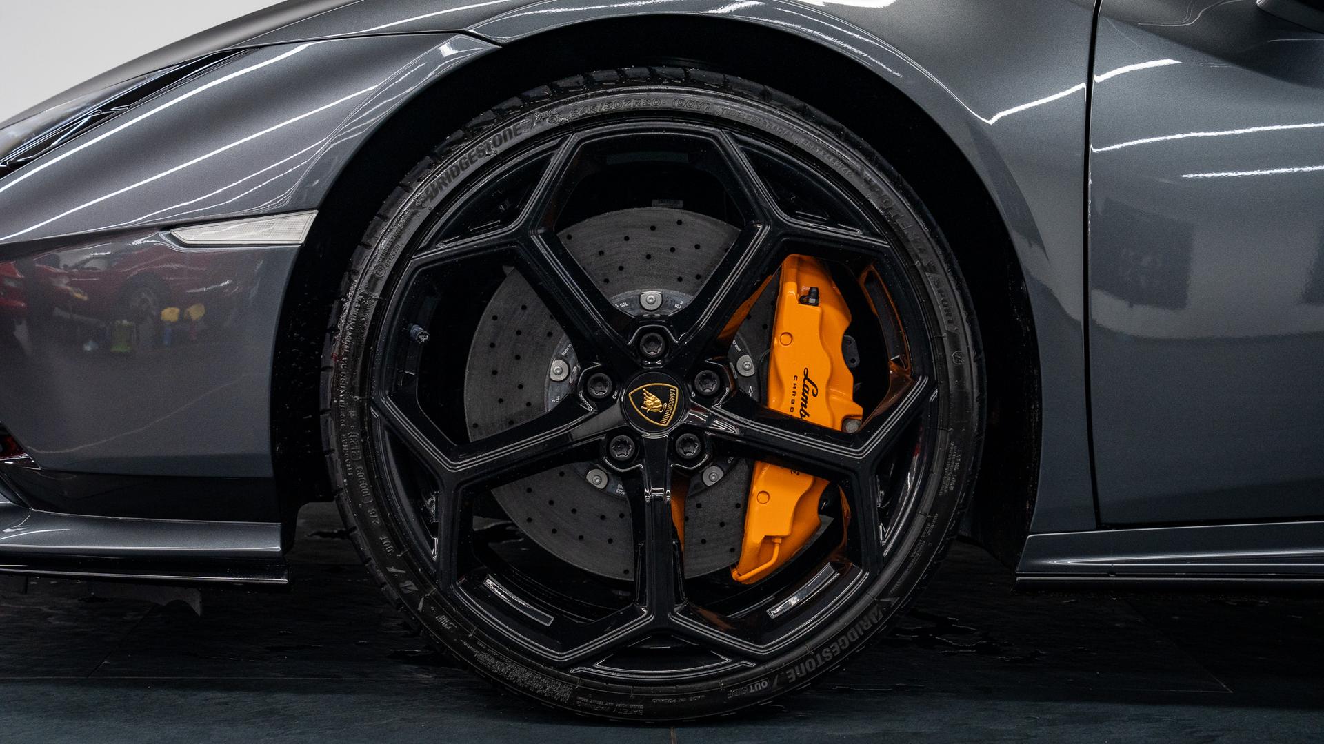 LAMBORGHINI Huracan Photo dbc9e854-c447-49c7-9286-3e205ef04c91.jpg
