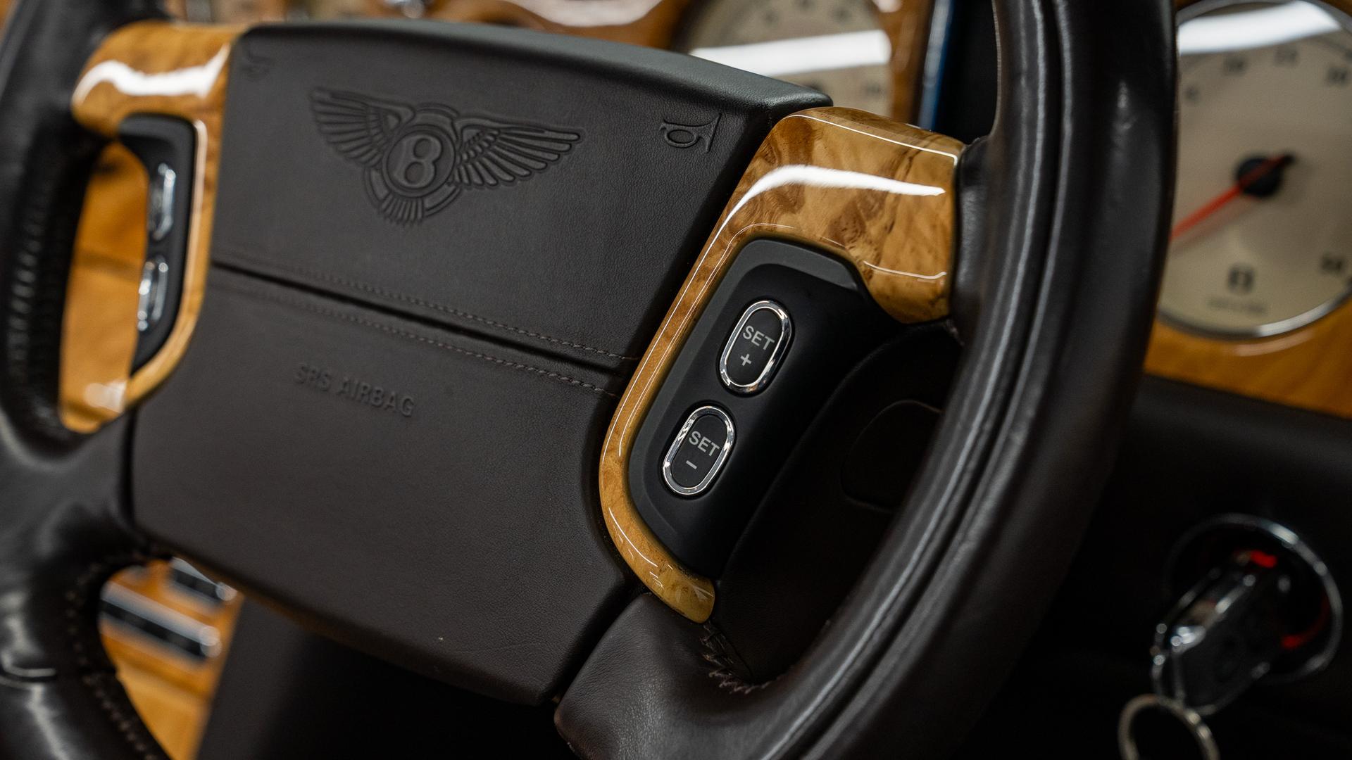 Bentley Azure Photo dbcc1a09-6924-4b00-946b-4b453afb05b2.jpg