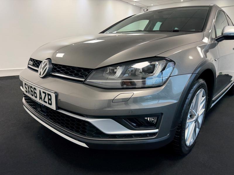 Volkswagen Golf Photo dbd68517-2e48-4887-a841-60c472360371.jpg