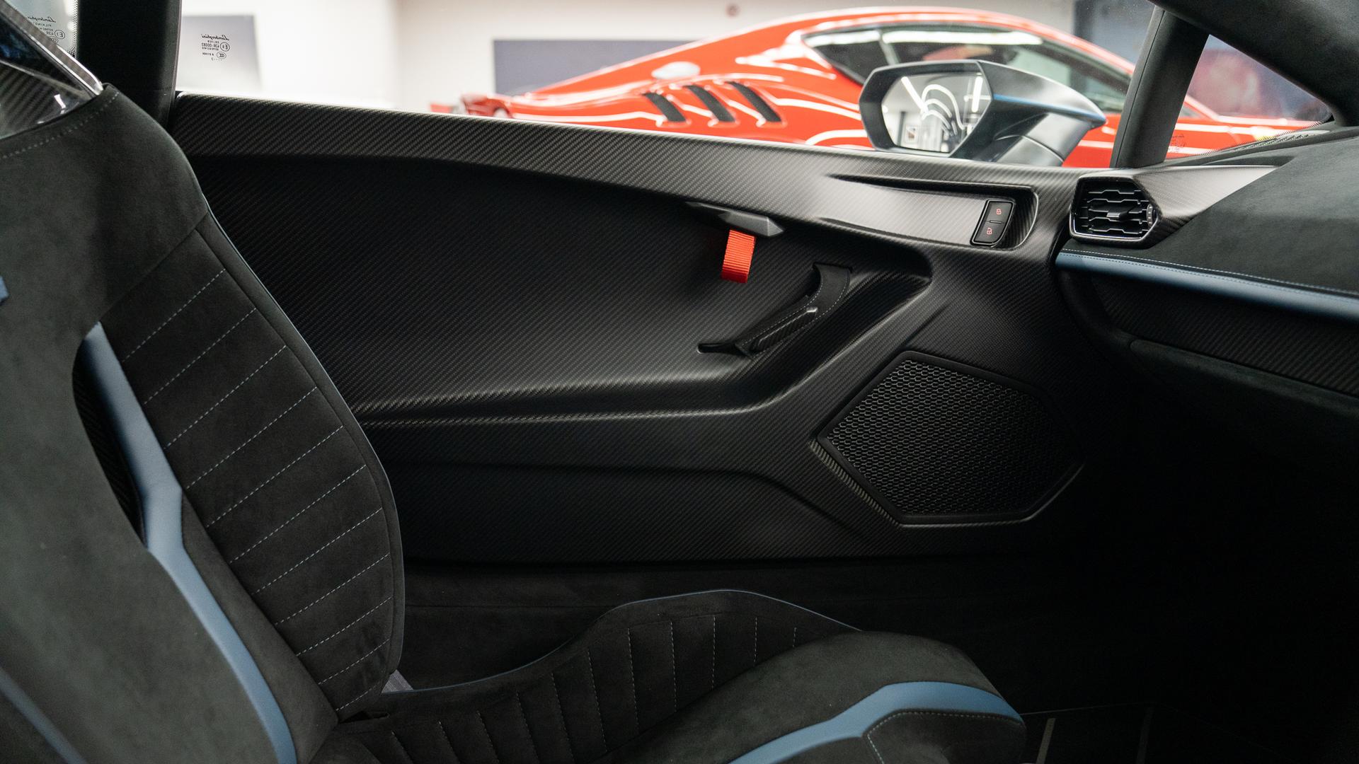 LAMBORGHINI Huracan Photo dbd7a1a8-2fd5-42be-9b58-0ef3cf7e8bbf.jpg