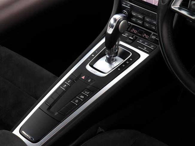 PORSCHE 718 Cayman Photo 14