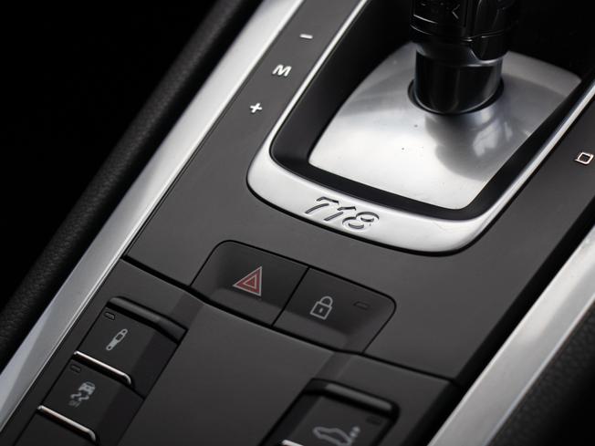 PORSCHE 718 Cayman Photo 21