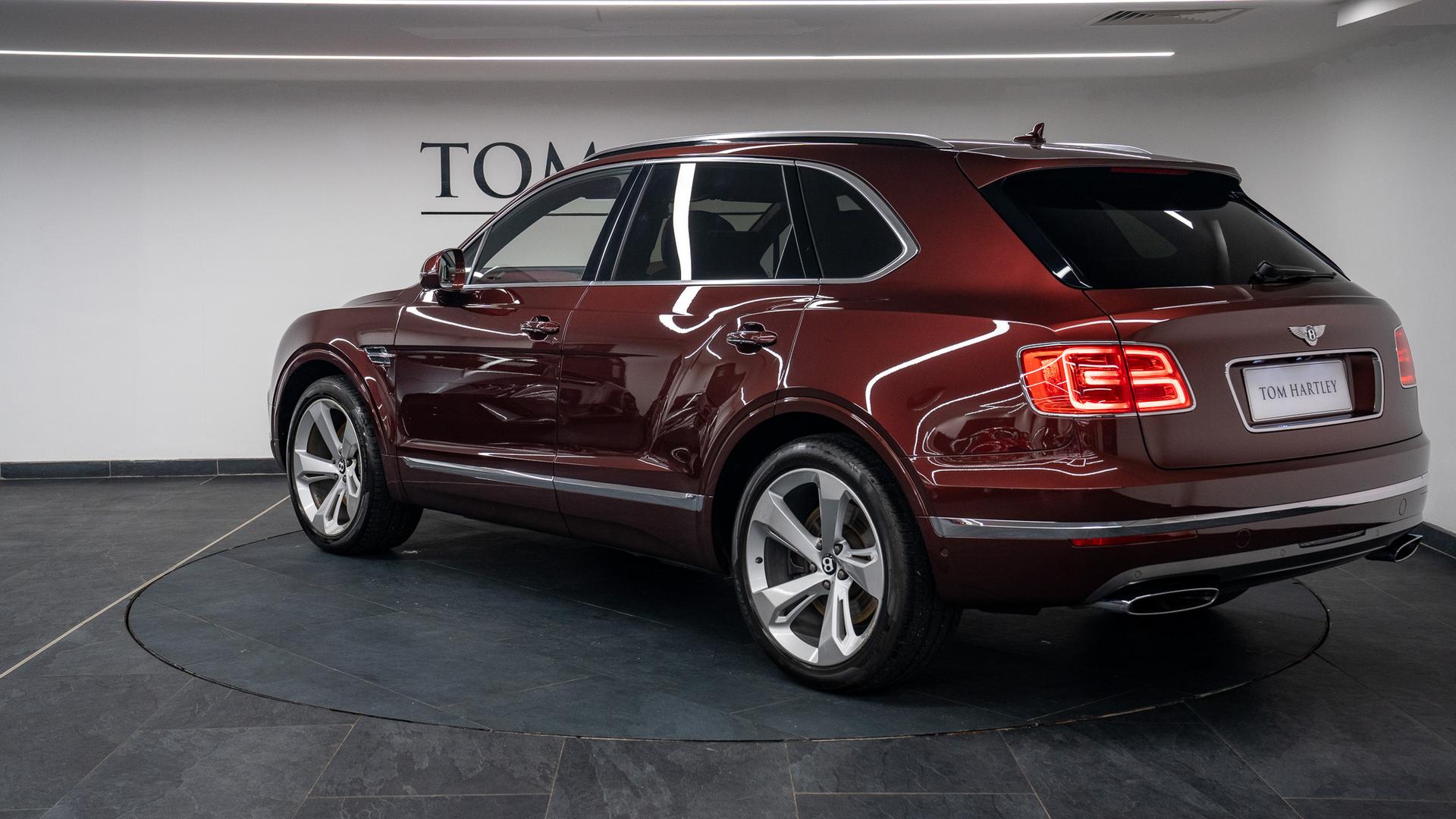 Bentley Bentayga Photo dbdea96e-1bf8-4bef-9bf3-bb12f86e4292.jpg