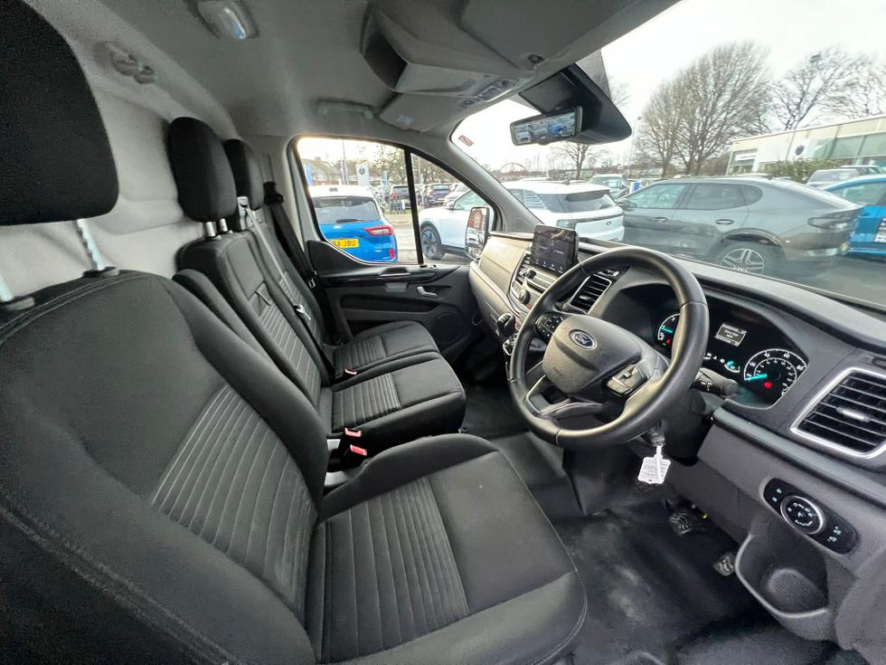 Ford Transit Custom Photo dbe44fce-f33e-4ef8-ac45-bc59d8c13d95.jpg