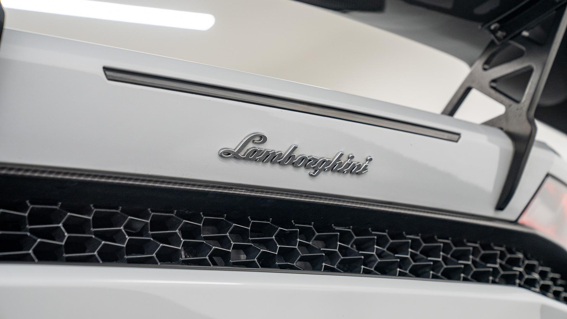 LAMBORGHINI Huracan Photo dc246078-c777-4c6a-a04e-b692173553a2.jpg