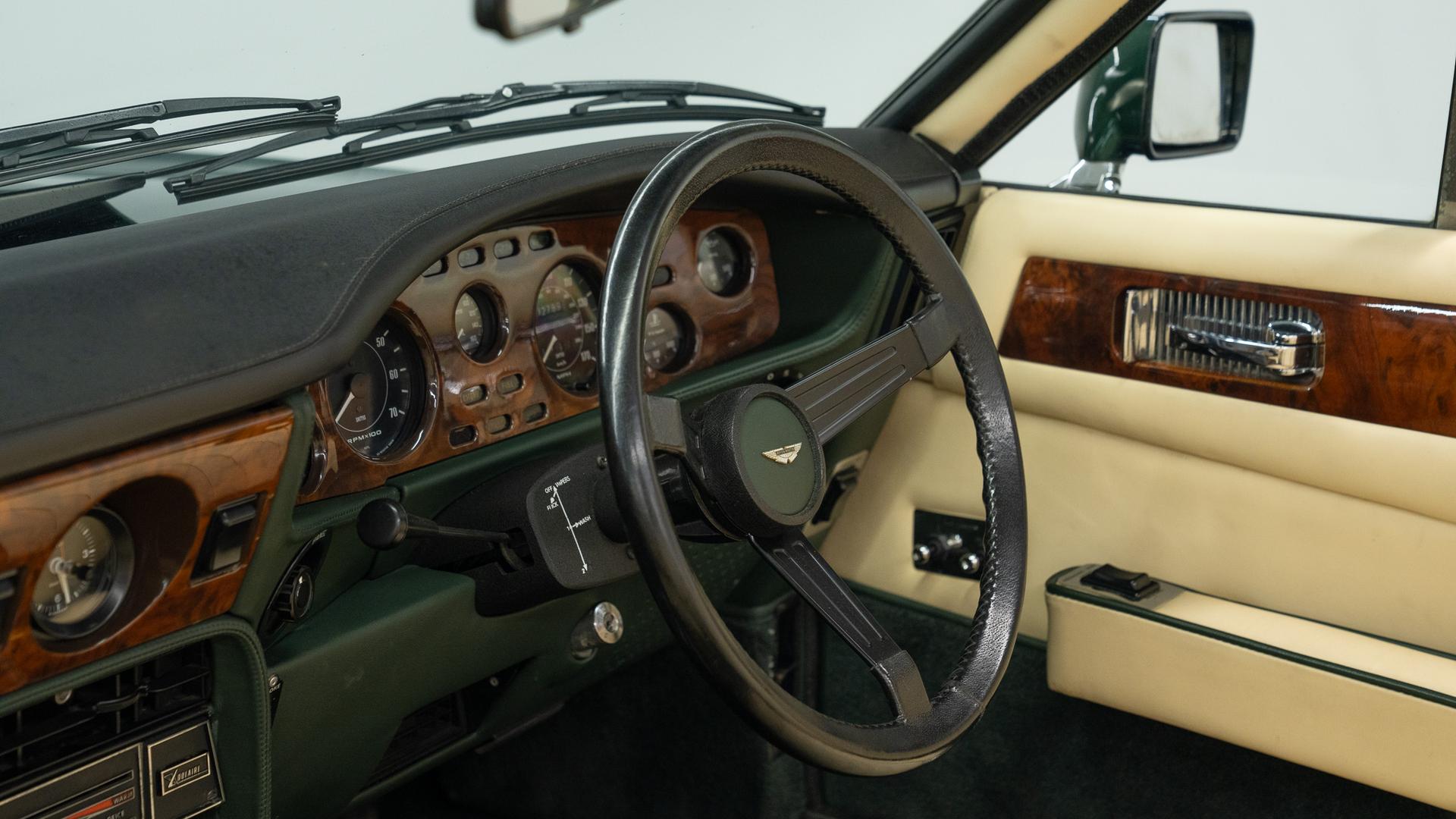 Aston Martin V8 Photo dc2a4192-5bfe-4e56-a56c-022e049f66fe.jpg