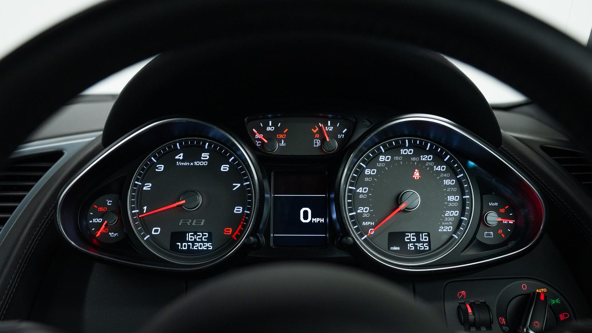 Audi R8 Photo dc651618-41ba-468f-b26f-d5b4fa761c6e.jpg