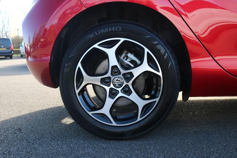 2025 25 MG MG 3
