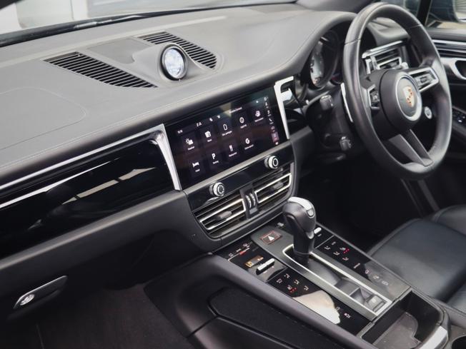 PORSCHE Macan Photo 39