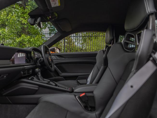PORSCHE 911 Photo 3