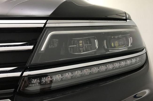 VOLKSWAGEN Tiguan Photo 14