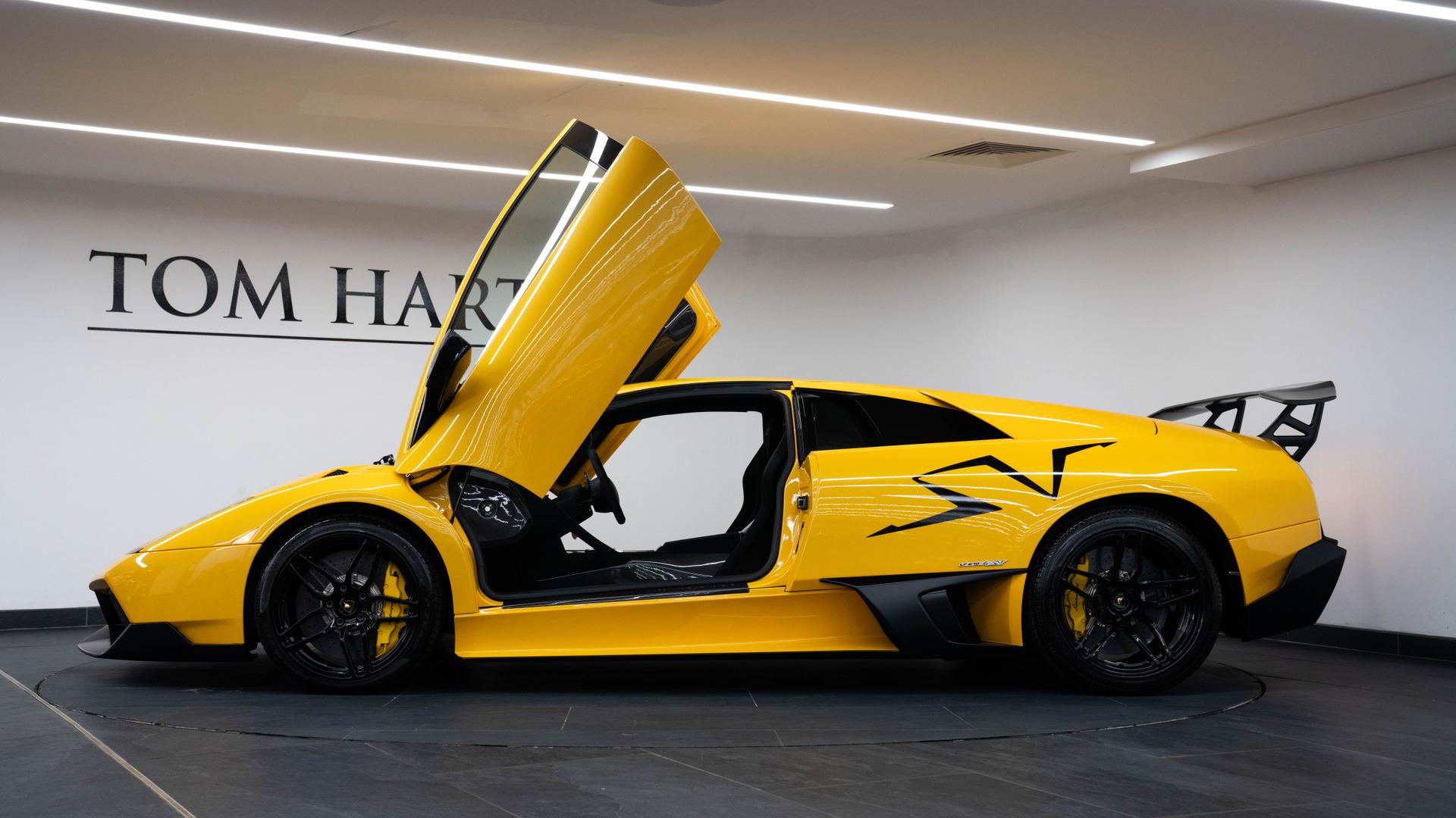 LAMBORGHINI Murcielago Photo dcbc190b-327d-4d20-bbf7-7c634c20a331.jpg