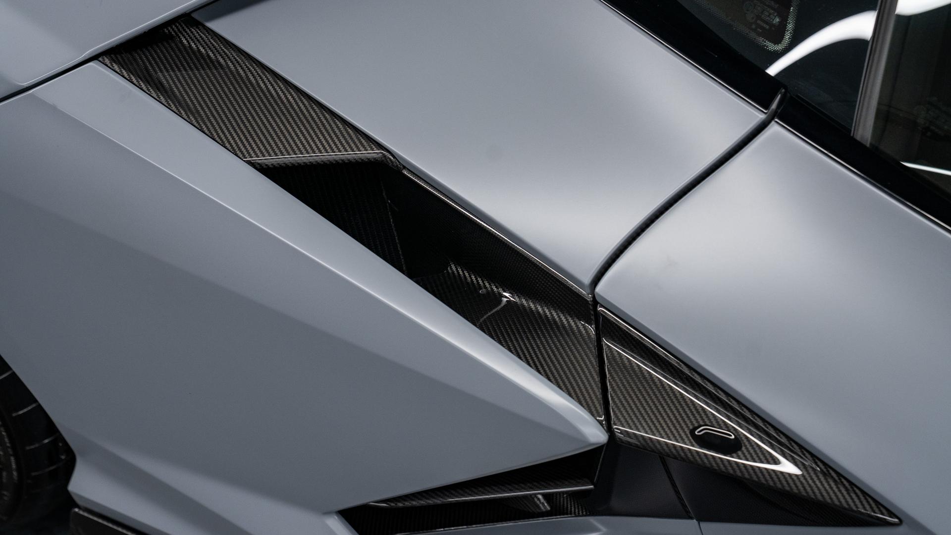 LAMBORGHINI Revuelto Photo dcc9d8db-ffbf-45cd-af29-b6a5f5cc7205.jpg